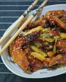 Alitas de pollo con ajos tiernos y salsa sweet chili