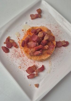 Una foto de Patatas Revolconas con Torreznos