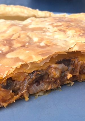Una foto de Empanada de berenjena y atún 🍆🐟