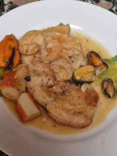 Una foto de Pechugas de pavo con marisco
