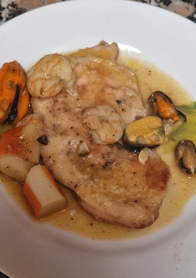 Una foto de Pechugas de pavo con marisco