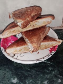 आलू के तवा सैंडविच (Aloo ke tava sandwich recipe in Hindi) रेसिपी मुख्य फोटो