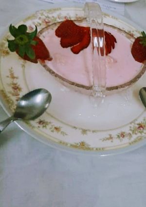 A picture of Strawberry angoor rabdi (boiled).