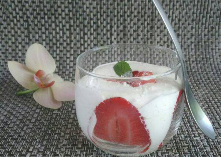 Le moyen le plus simple de Cuire Parfait Mousse de coco aux fraises