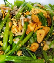 ốc móng tay xào rau muống