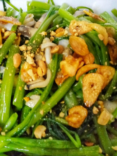Hình của món Ốc móng tay xào rau muống.