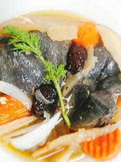 Hình của món Gà ác tiềm thuốc bắc.