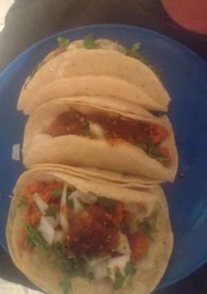 Una foto de Tacos de soya adobada con longaniza 1.0😍😍