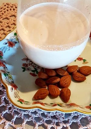 Una foto de Leche de almendras. ¡Increible! Deliciosa!!