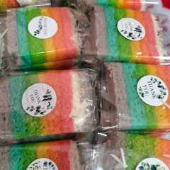 Rainbow Cake Potong রেসিপির প্রধান ছবি