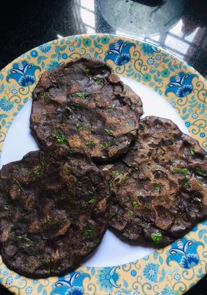A picture of Ragi murungai adai.