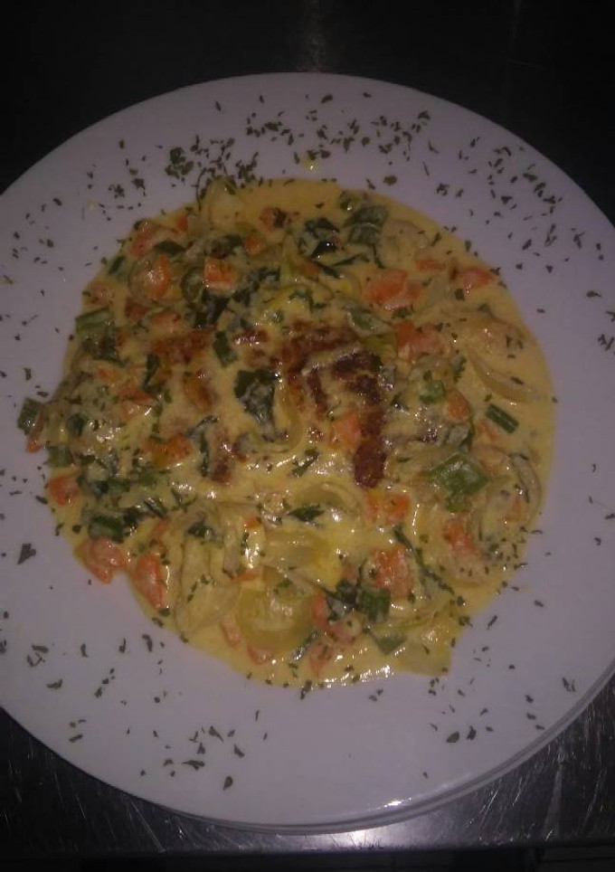 Una foto de Filete de pescado en salsa de mariscos