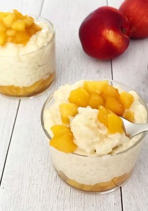 Une photo de Riz au lait crémeux et nectarines rôties