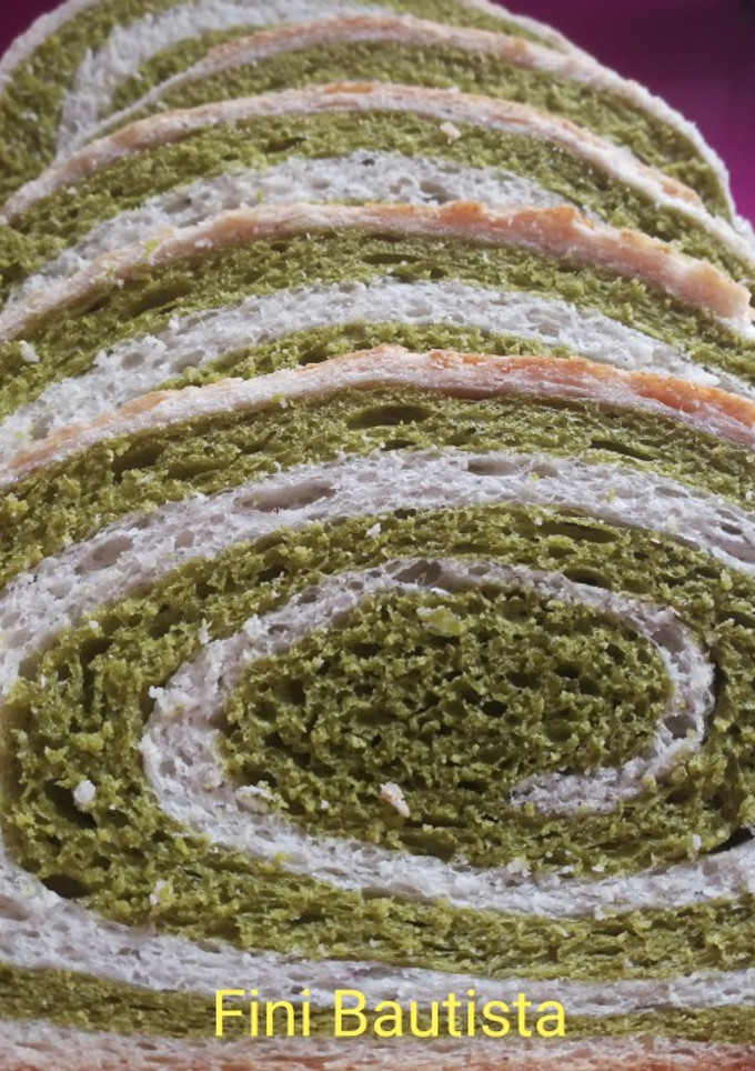 Una foto de Pan de espinacas en espiral
