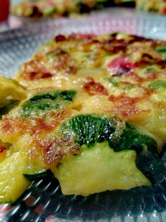 Una foto de Tortilla ligera de verduras con cúrcuma