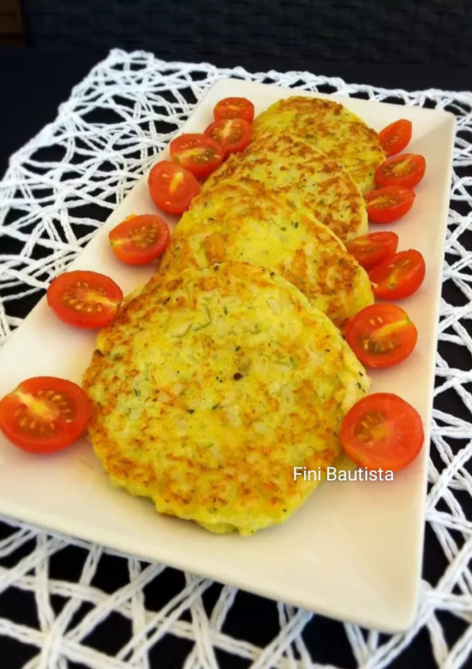 Una foto de Hamburguesa de calabacín y arroz(tortitas de calabacín)