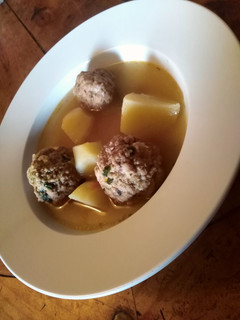 Una foto de Albóndigas en caldo