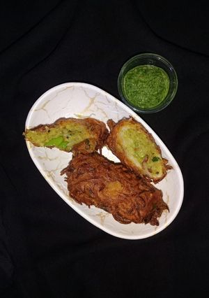प्याज़ - मिर्ची - ब्रेड पकौड़े (Pyaz Mirchi Bread Pakode recipe in hindi) रेसिपी मुख्य फोटो