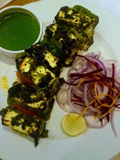 हरियाली पनीर टिक्का(hariyali paneer tikka recipe in hindi) रेसिपी मुख्य फोटो