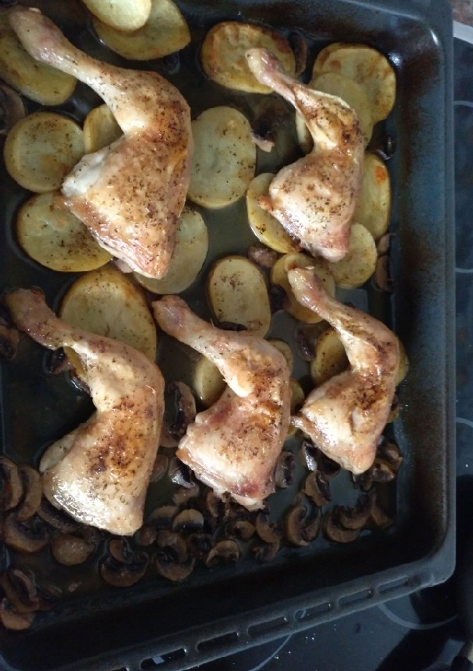 Una foto de Pollo al horno en salsa de cerveza y limón