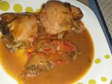 Pollo fácil encebollado