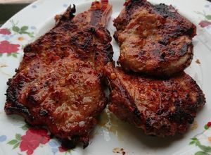 Hình của món Cốt lết heo nướng.