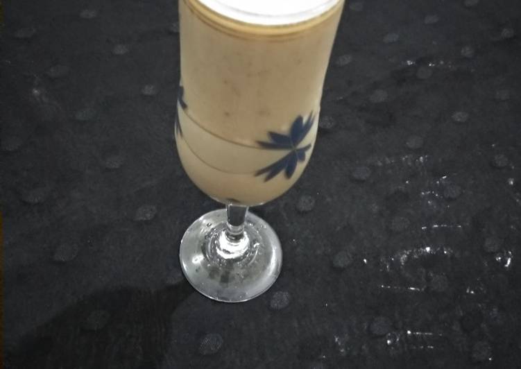 Simple Way to Make Homemade Chiku banana shake