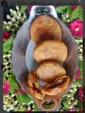 પ્યાજ કી કચોરી (Pyaz Kachori Recipe In Gujarati)