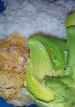 A picture of Plain rice and cabbage.