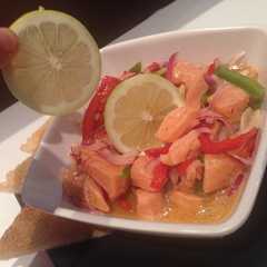Una foto de Ceviche de salmón