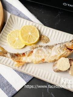 酥炸香魚_氣炸烤箱料理 的食譜成品照片