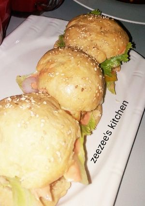 A picture of Home made beef burger.