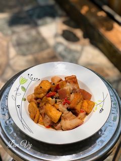 Hình của món Thịt kho đậu hũ.