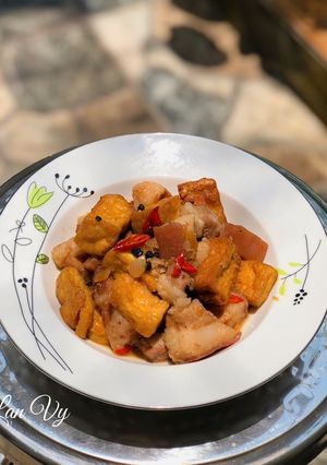 Hình của món Thịt kho đậu hũ.