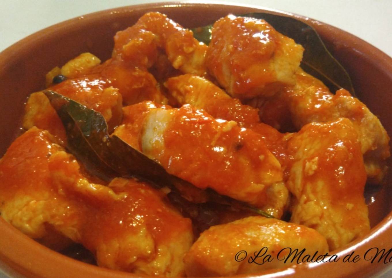 Dados de pollo a la cazuela