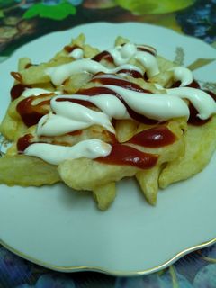 صورة لوصفة بطاطس مقرمشة بالكاتشب والمايونيز 😋💓