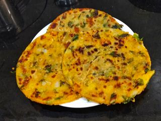 Aloo Methi Paratha