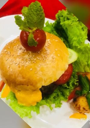 A picture of Whosayna’s Beef Burger.