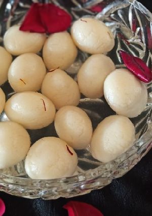रसगुल्ला (Rasgulla recipe in marathi) रेसिपी चे मुख्य फोटो