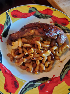 Una foto de Mac and cheese stuffed brown sugar/cayenne pork chop