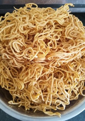 ચટપટી નમકીન સેવ (Besan sev recipe in gujarati) રેસીપી મુખ્ય ફોટો