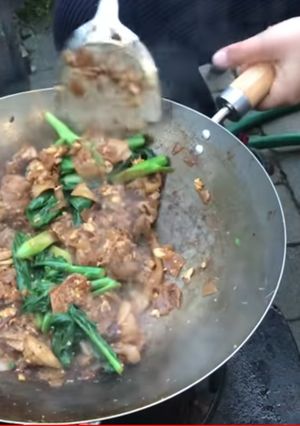 A picture of (Video inside) Thai Pad see ew ผัดซีอิ๊ว.
