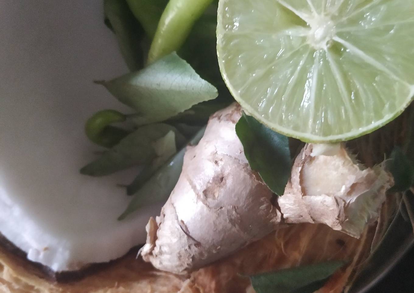 Coconut coriander leaves mint leaves chutney