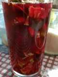 Lágrimas de la virgen rojas. (agua de jamaica y frutas para el altar de dolores)
