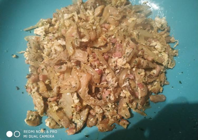 Revuelto de setas con jamón picado