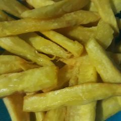 A picture of Fried potato chips.