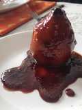 Peras caramelizadas al vino tinto