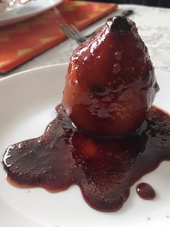Una foto de Peras caramelizadas al vino tinto