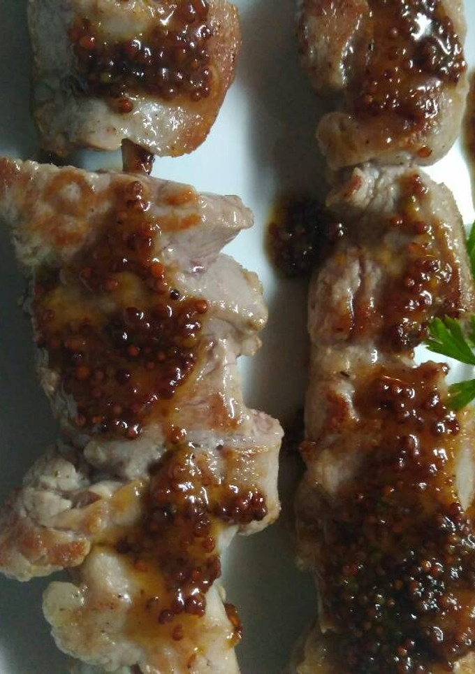 Una foto de Brochetas de secreto ibérico con mostaza dulce