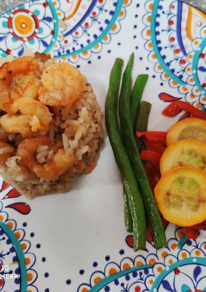 Una foto de Arroz de coco con camarones